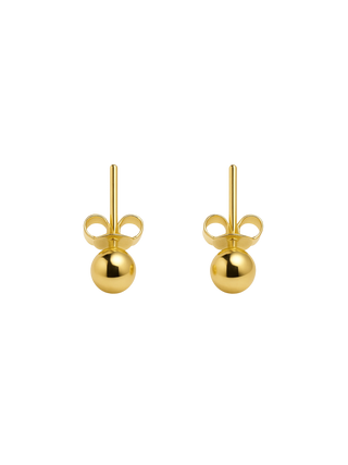 Brinco de pérola folheado a ouro 18K com acabamento polido e design clássico, leve, hipoalergênico e elegante.