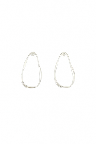 Brinco de forma orgânica oval clássico banhado a prata 925 – UNA Semijoias e Aço