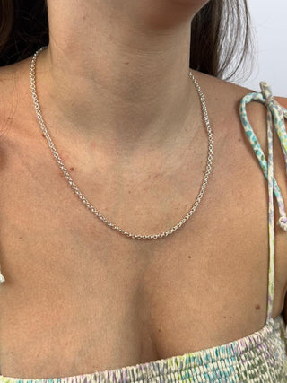 Colar elo português em prata 925, acabamento polido e sofisticado.