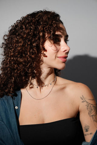 Colar elo bolinhas em prata 925, acabamento polido e moderno.