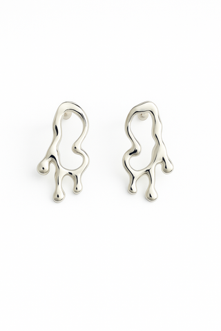 Brinco de forma orgânica oval com detalhe splash banhado a prata 925 – UNA Semijoias e Aço