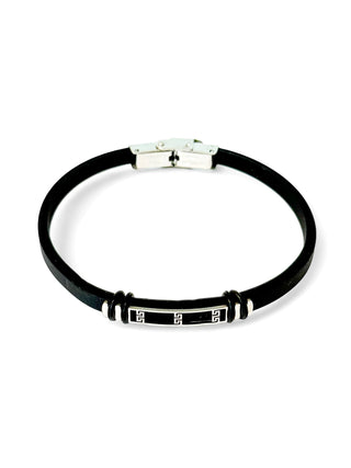 Bracelete masculino de aço inox 316L com silicone preto da UNA Semijoias e Aço em fundo neutro, semijoia resistente e antialérgica em destaque.