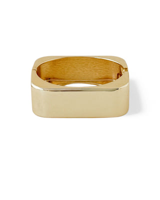 Bracelete maxi quadrado dourado da UNA Semijoias e Aço em fundo branco, bijuteria fina com design liso e moderno, ideal para looks de dia a dia e eventos.