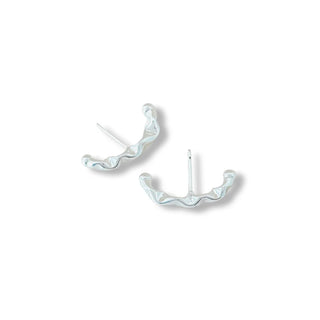 brinco earhook trabalhado organico banhado a ródio