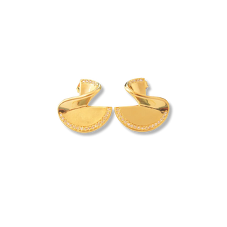 Brinco torcido cravejado de zircônias banhado a ouro 18k e ródio, design sofisticado e acabamento premium UNA Semijoias.