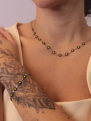 Choker flor esmaltada preta aço 316L, design moderno e acabamento de alto brilho UNA Semijoias.