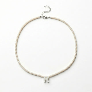 COLAR CRISTAL COM LETRA EM RESINA