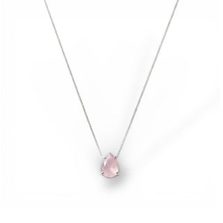Colar feminino com pingente gota rosa banhado a prata 925 da UNA Semijoias e Aço, usado no colo feminino, com design sofisticado e acabamento delicado.
