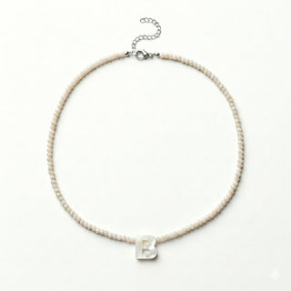 COLAR CRISTAL COM LETRA EM RESINA