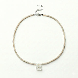 COLAR CRISTAL COM LETRA EM RESINA