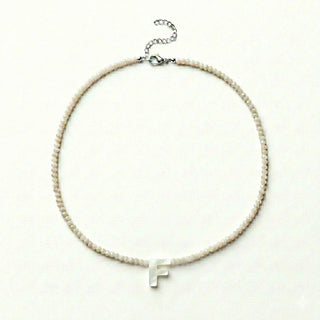 COLAR CRISTAL COM LETRA EM RESINA