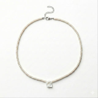 COLAR CRISTAL COM LETRA EM RESINA