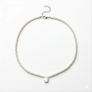 COLAR CRISTAL COM LETRA EM RESINA