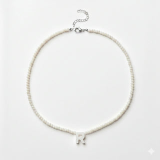 COLAR CRISTAL COM LETRA EM RESINA