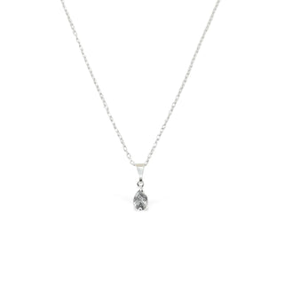 Colar ponto de luz gota P banhado a prata 925 da UNA Semijoias e Aço em fundo branco, semijoia hipoalergênica delicada e moderna para o dia a dia.