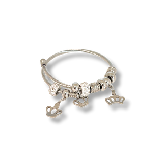 Pulseira berloques rígida aço, design moderno e acabamento sofisticado Una Semijoias e Aço.