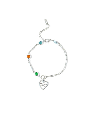 Pulseira com cristais coloridos e pingente de coração infinito banhada a prata 925 da UNA Semijoias e Aço em fundo branco, em vista frontal.