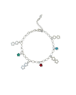 Pulseira com pingentes de flor e cristais coloridos banhada a prata 925 da UNA Semijoias e Aço em fundo branco, em vista frontal.