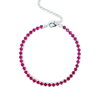 Pulseira riviera rosa banhada a prata 925 da UNA Semijoias e Aço em fundo branco, com fileira de pedras rosadas em destaque em formato circular.